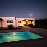 Villa Heated & Shared Pool Matriana 36b, North Shore La Oliva