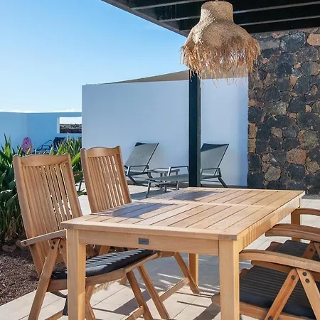 Villa Heated & Shared Pool Matriana 36b, North Shore La Oliva